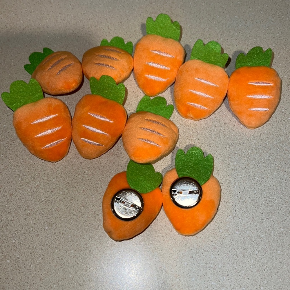 10 NIB Easter Plush Carrot Brooches